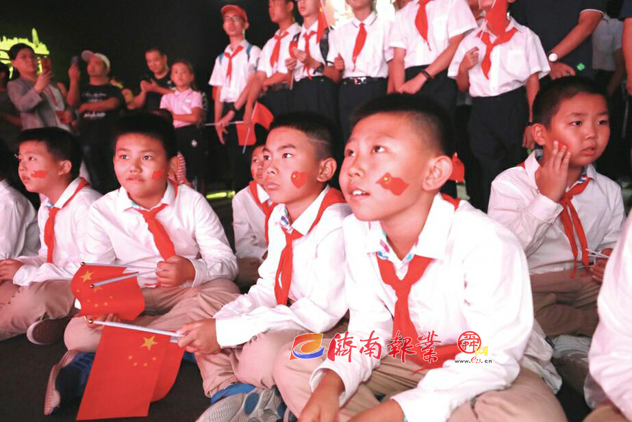 【家国同梦70年】网上看展｜70年时光中感受伟大变迁 国庆长假首日市民观展热情高涨