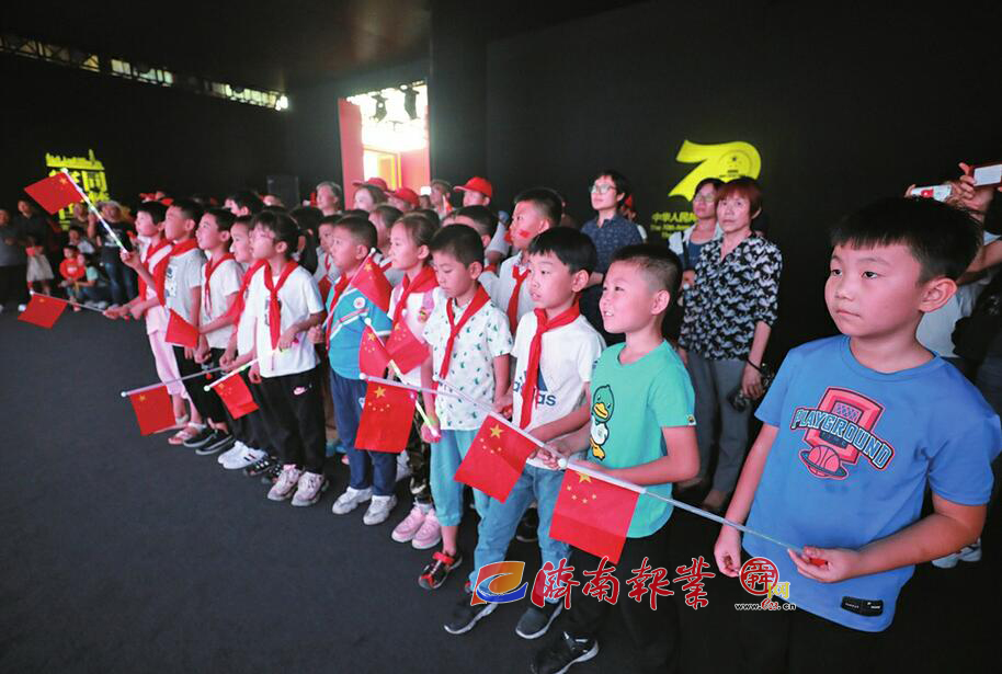 【家国同梦70年】网上看展｜70年时光中感受伟大变迁 国庆长假首日市民观展热情高涨