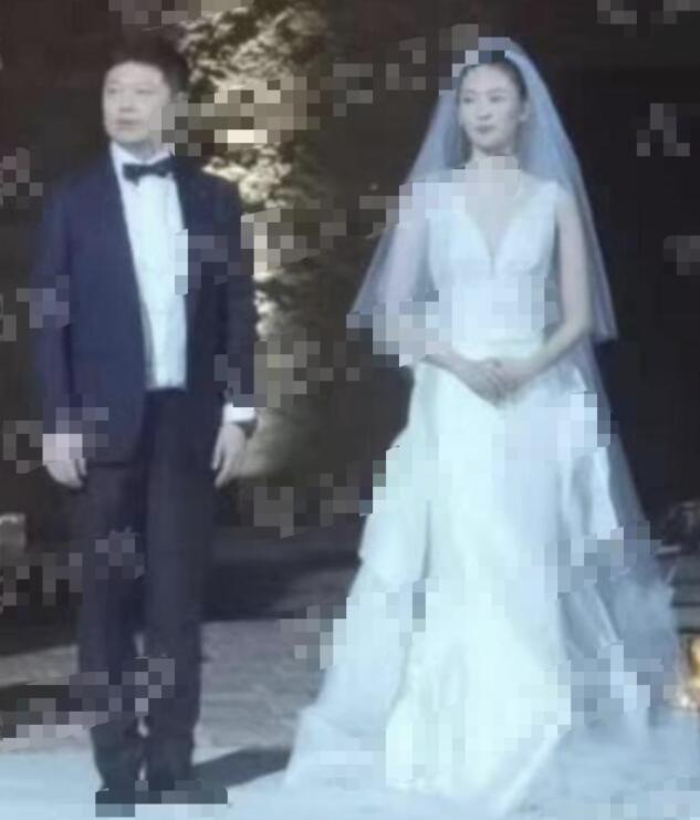 演员童瑶被曝国外完婚？与大17岁男友相恋超过7年