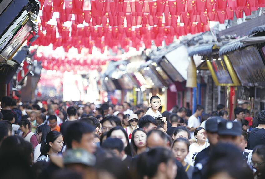 欢乐游泉城 有了“新玩法” 游客设计“二日游”攻略