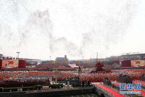 自豪·致敬·奋斗 ——3个关键词读懂习近平总书记国庆三篇重要讲话