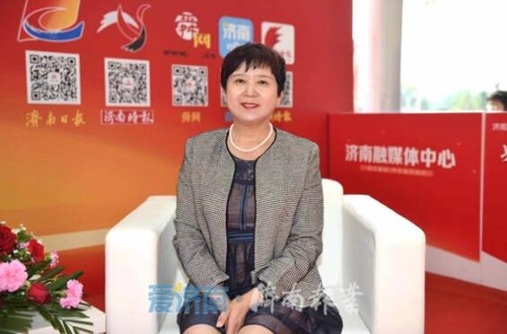 寻找前进的力量！全国道德模范房泽秋带着志愿者来看成就展了