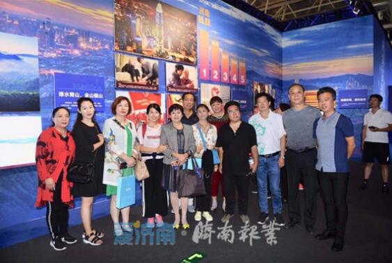 寻找前进的力量！全国道德模范房泽秋带着志愿者来看成就展了
