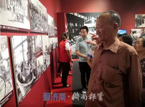 七旬老党员：从“家国同梦70年”成就展看到了三涧溪70年的缩影