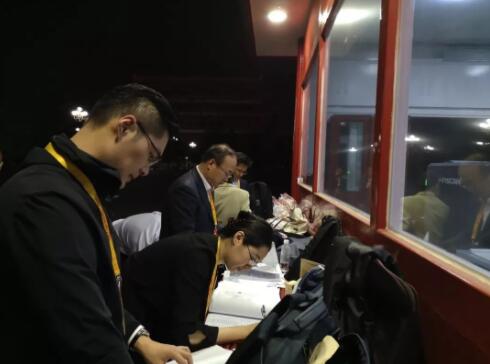 闻声不见人的总台解说员：国庆直播“隐身人”