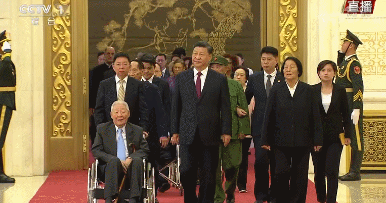 习近平曾登门看望的这位老人，获得共和国勋章