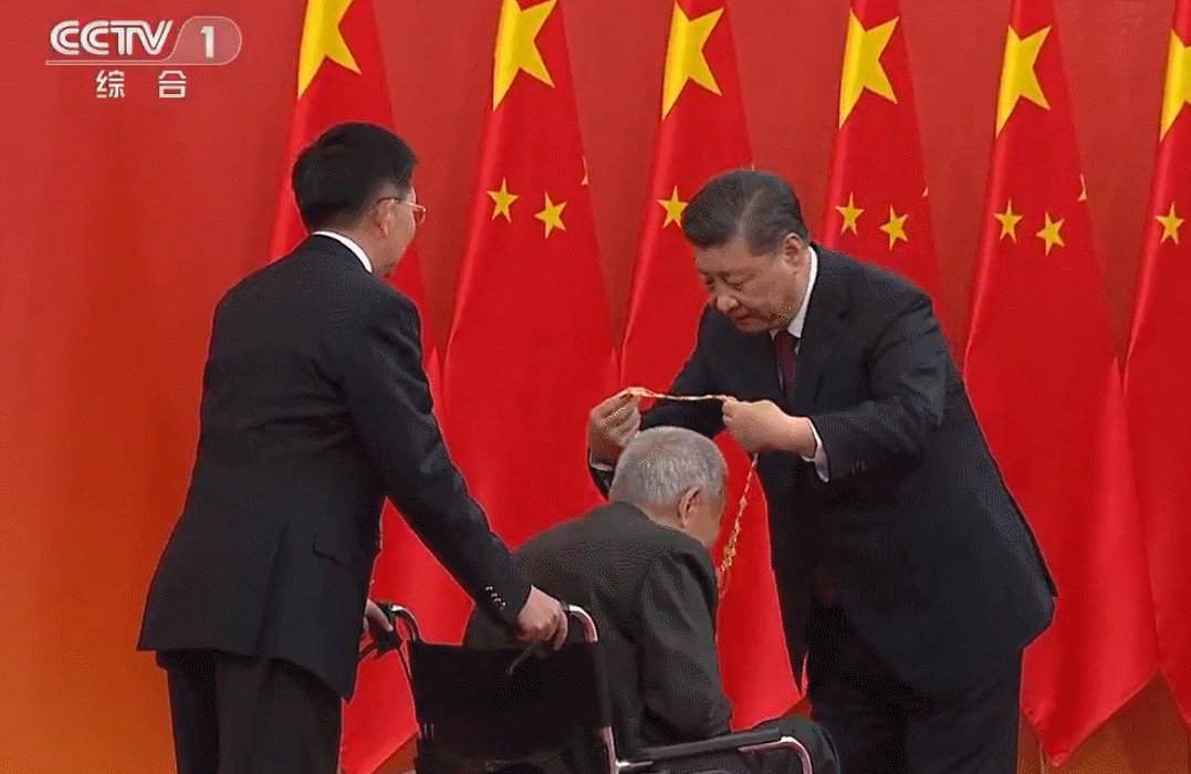 习近平曾登门看望的这位老人，获得共和国勋章
