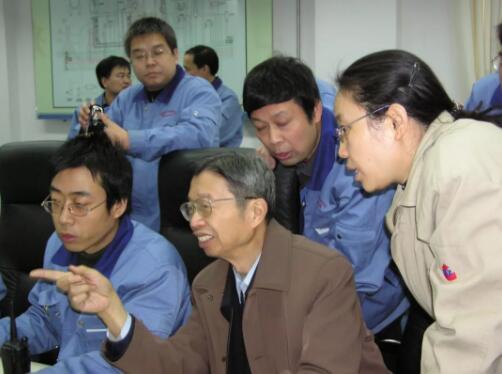 这位92岁的老人，终结了我们用“洋油”点灯的日子！ 