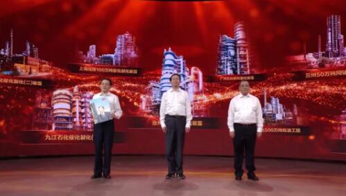 这位92岁的老人，终结了我们用“洋油”点灯的日子！ 