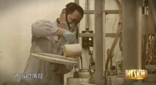 这位92岁的老人，终结了我们用“洋油”点灯的日子！ 