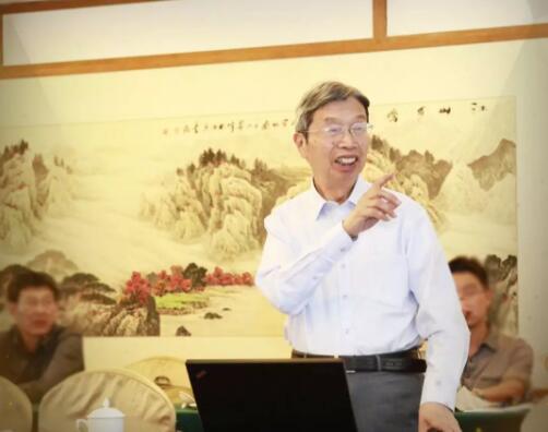 这位92岁的老人，终结了我们用“洋油”点灯的日子！ 