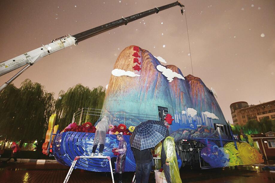 “国泰民安”彩车亮相泉城广场 今起至31日进行展示