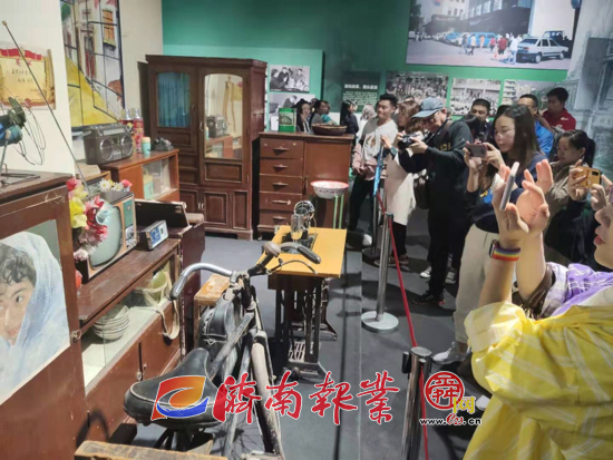 【家国同梦70年】济南70年发展成就展引泉城市民争相前往