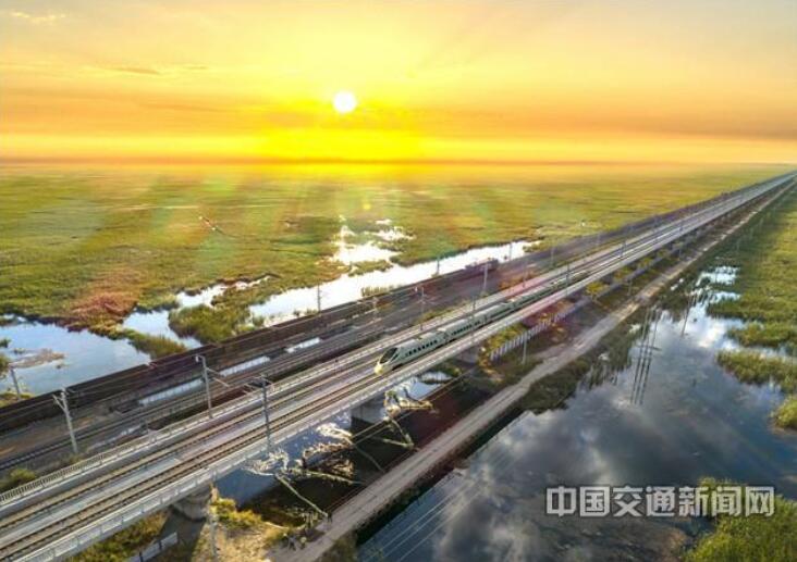 壮丽70年奋斗新时代铁龙飞驰强国脉新中国成立70周年铁路交通发展成就