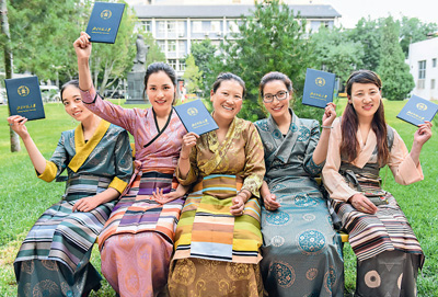 爱心润春蕾  花开别样红