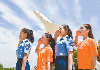 爱心润春蕾  花开别样红