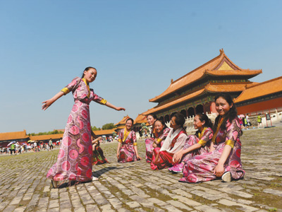 爱心润春蕾  花开别样红