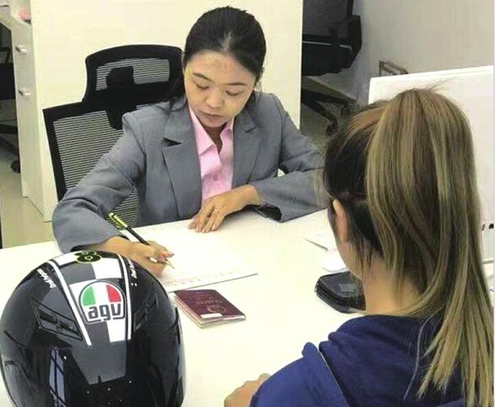 济南签证中心迎来“首单” 可代办100余个国家签证业务