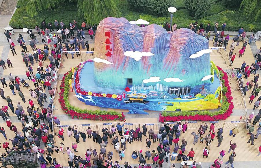 山东彩车“内涵”满满 用“国泰民安”寄托对祖国的美好祝福