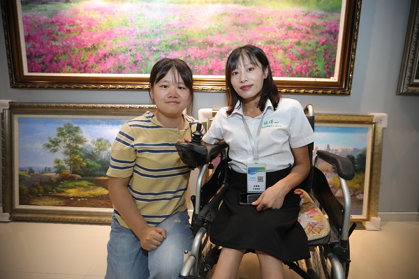 百名青年记者下基层