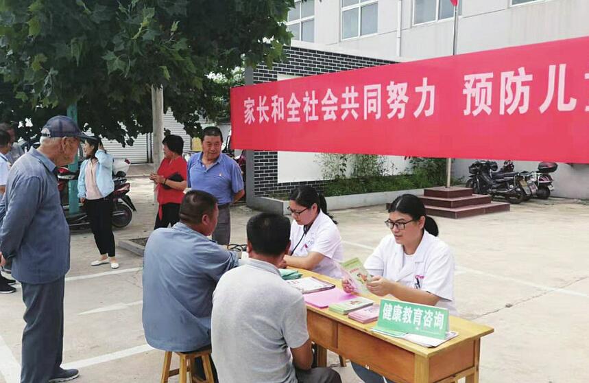 脚下沾满泥土 心中充盈感情——我市卫健系统健康扶贫人素描