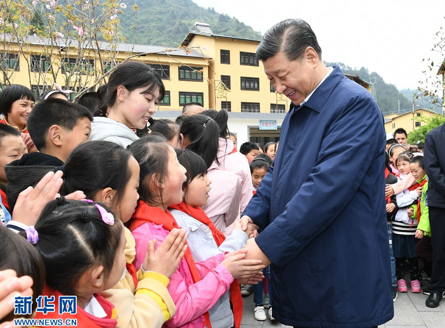 写在第六个国家扶贫日到来之际——习近平的拳拳为民情：“小康路上一个都不能掉队!”