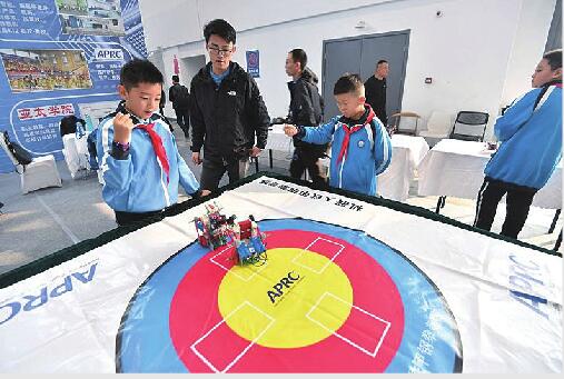 第三届全国工业机器人大赛决赛在济南开赛 同场还有开眼界的机器人展览