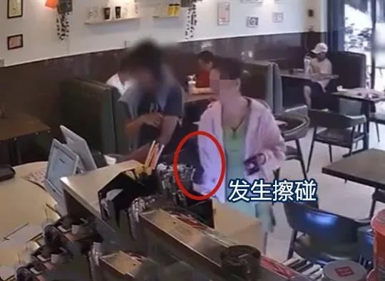 女子奶茶店内多次被残忍暴打视频疯传！原因曝光惊呆众人