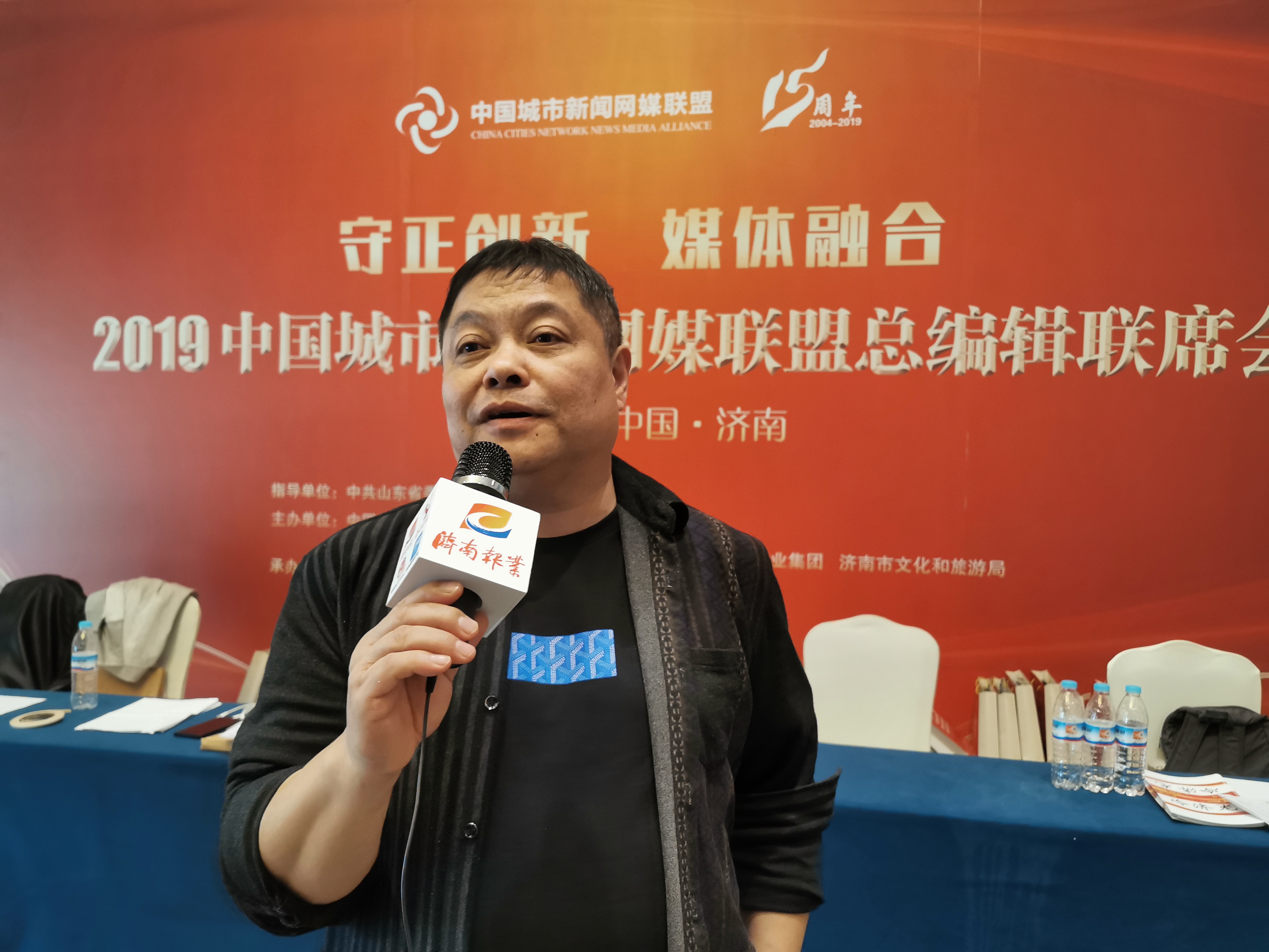 桂林生活网董事长费志刚接受采访