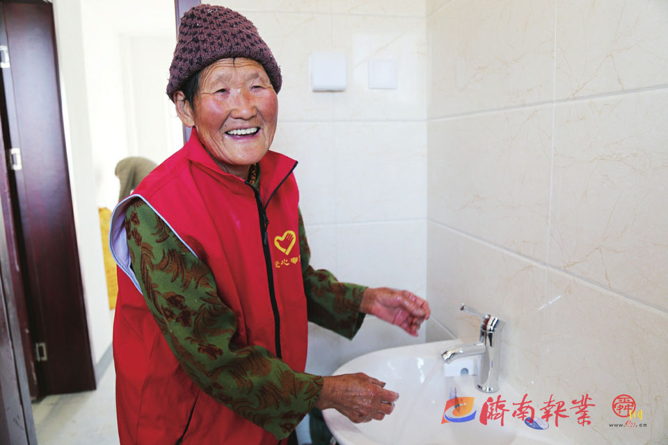 人在“展”中忆 逐“梦”更可期 ——“70周年成就展”让家国情怀更浓奋斗力量更足