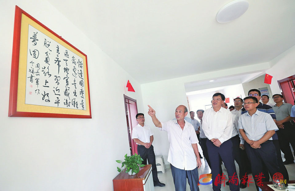 人在“展”中忆 逐“梦”更可期 ——“70周年成就展”让家国情怀更浓奋斗力量更足