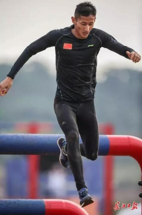 破纪录拿金牌，这些中国军人让人服气！