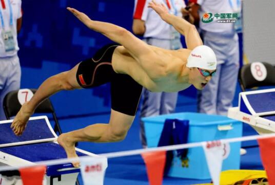 破纪录拿金牌，这些中国军人让人服气！