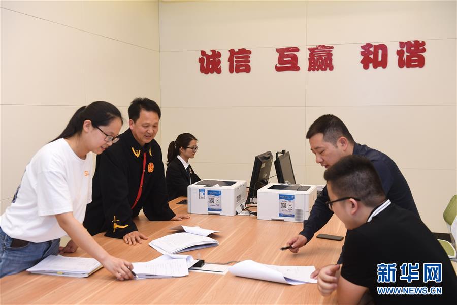 开启法治中国新时代——以习近平同志为核心的党中央推进全面依法治国纪实