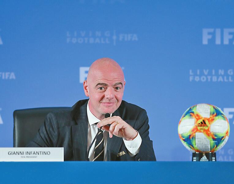 《借东风》这出戏，中国足球该咋唱？