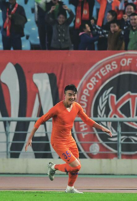 谁能写出这剧本？9人鲁能绝平苏宁 戴琳三年首进球得张红牌也值了