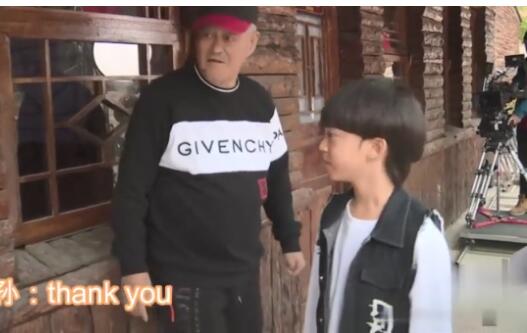 可爱小正太！赵本山外孙曝光 祖孙二人现刘老根3拍摄现场