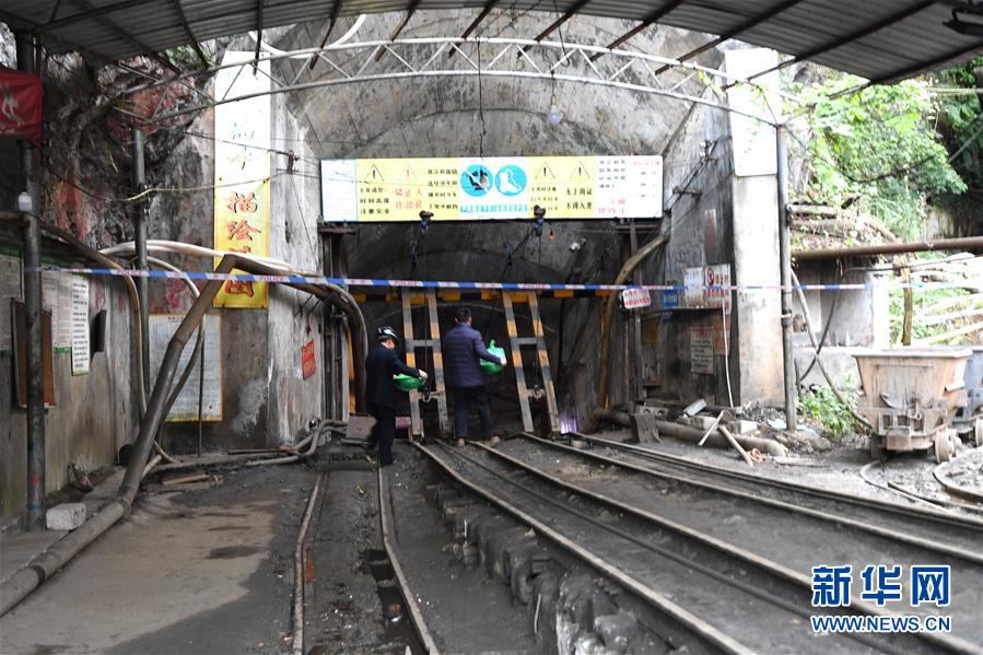 广西南丹矿山冒顶事故仍有9人被困 初步判定企业存在瞒报情况