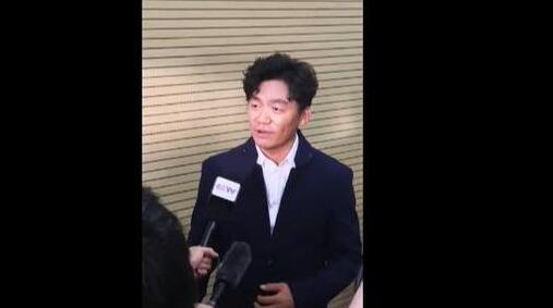 王宝强现身云南与村民跳舞 对女儿生日未回应 