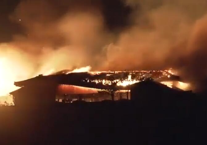 实拍！日本首里城大火最新 目前尚未发现有人员伤亡