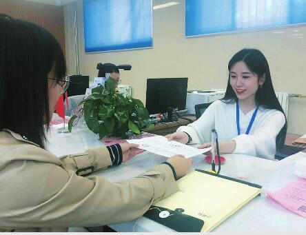 市不动产登记中心历下分中心真情服务群众，持续优化营商环境