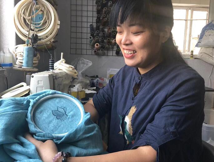 [温暖泉城]她给衣服当“医生”