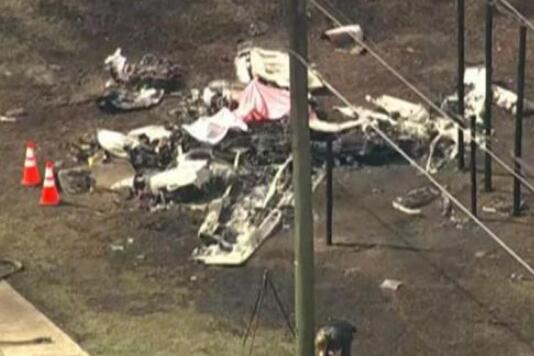 怎么发生的?美国飞机撞汽车具体详情 飞机紧急降落公路撞汽车