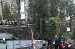 最新消息：四川夹江工地垮塌 确认此前被困的二人丧命令人遗憾不已