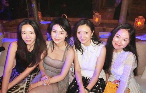 张艺谋妻子近照曝光 妆容淡雅端庄气质佳