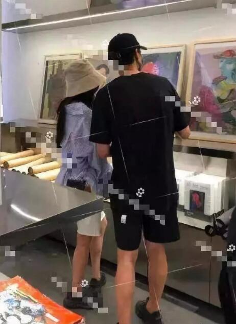 隔空示爱?杨幂魏大勋这是要在一起?曾有亲密照流出