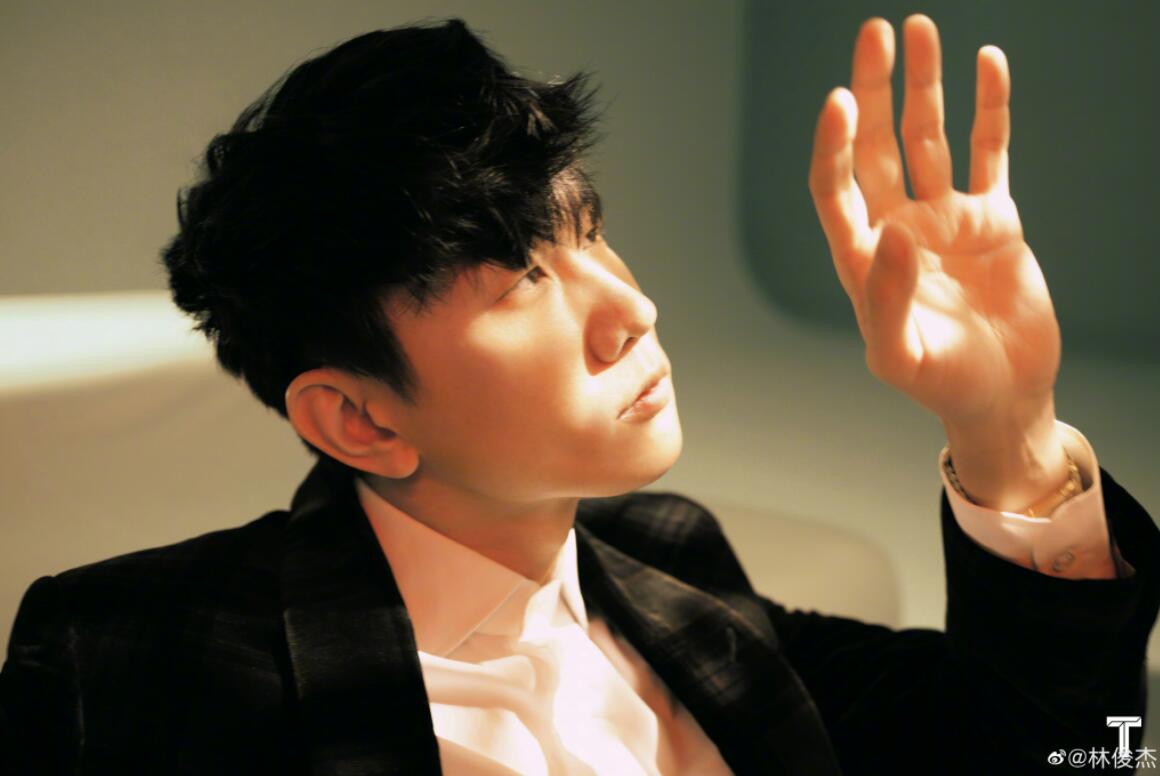 心疼哭了!林俊杰患手足口症 长70多个溃疡坚持演唱会太敬业了