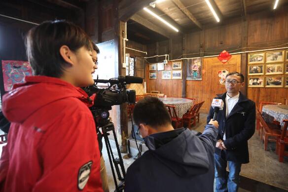 跨省联动,双城直播!济南报业全媒体走进湘西十八洞村