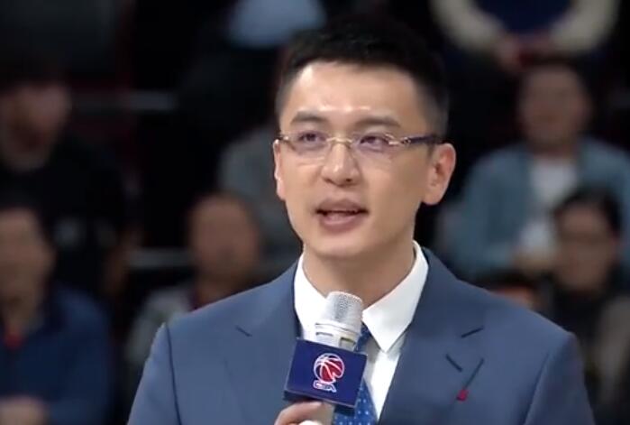 初心仍在!杨鸣球衣退役仪式:我为这支球队奉献了一生和忠诚！