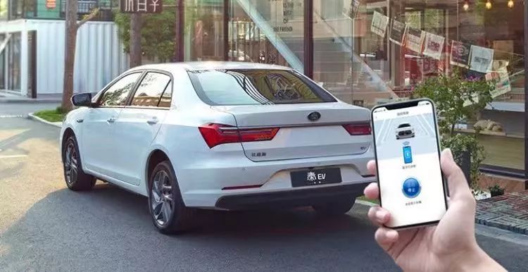 售6.49万元起 比亚迪全新秦EV、燃油版正式上市